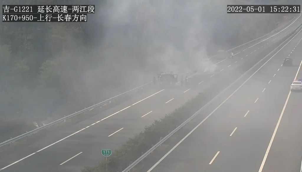 长白山分公司：货车秒变“火车”，值班人员成功化解险情1.jpg